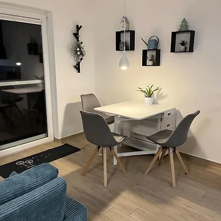 Neu Sanierte Fuer 2-4 P *