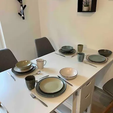 Neu Sanierte Fuer 2-4 P *