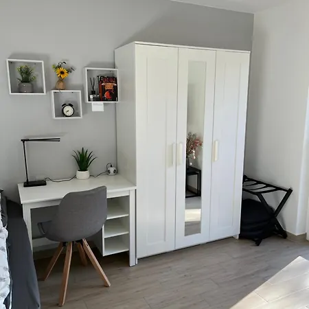 Apartment Neu Sanierte Fuer 2-4 P