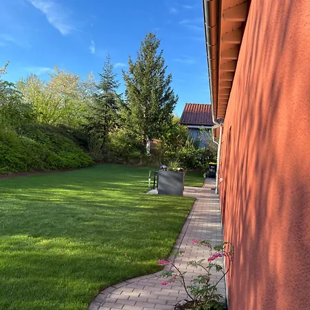 Apartment Neu Sanierte Fuer 2-4 P