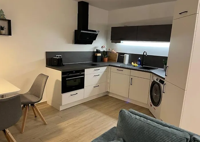 Neu Sanierte Für 2-4 P