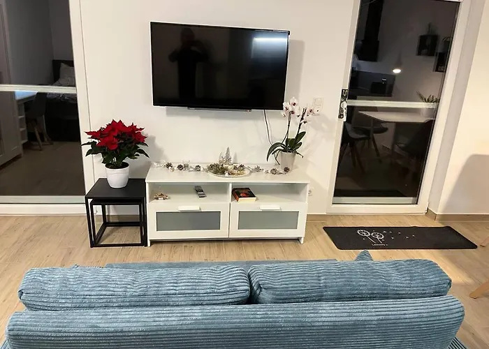 Neu Sanierte Für 2-4 P